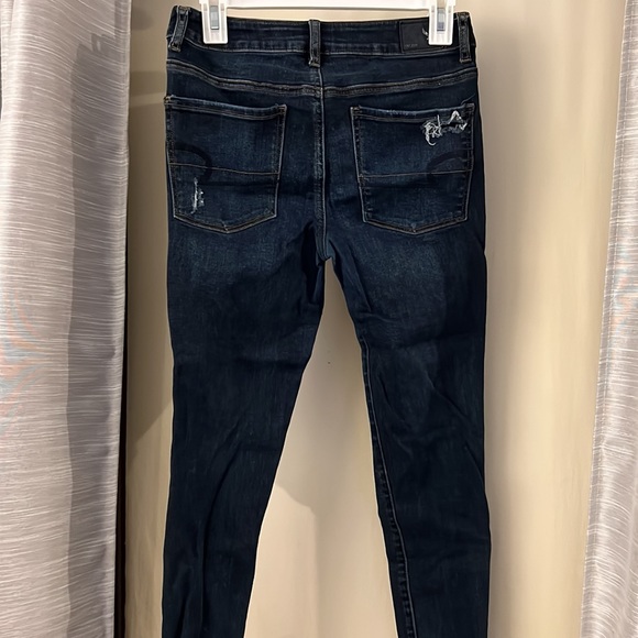 American Eagle distressed jeans. Size 6, short length - Picture 3 of 3